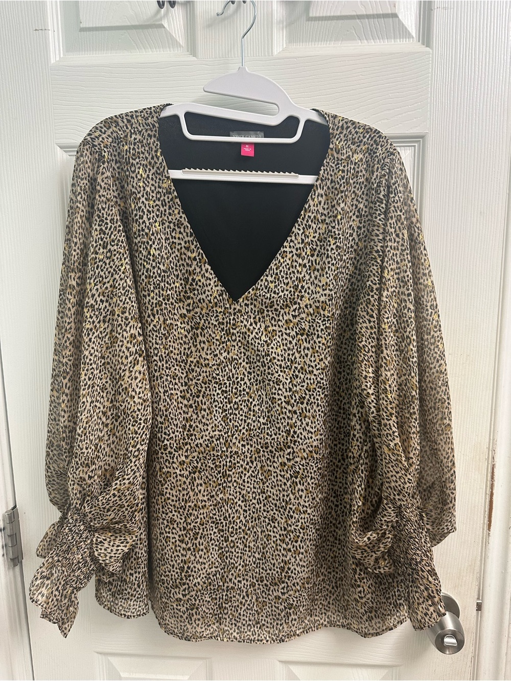 Vince Camuto cheetah print , fully lined in black with metallic gold details!